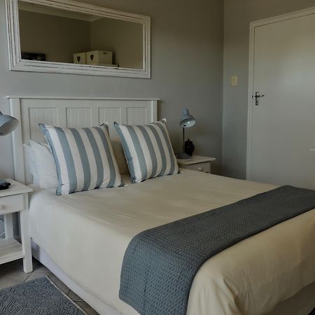 La Mer Guesthouse Port Elizabeth Ngoại thất bức ảnh