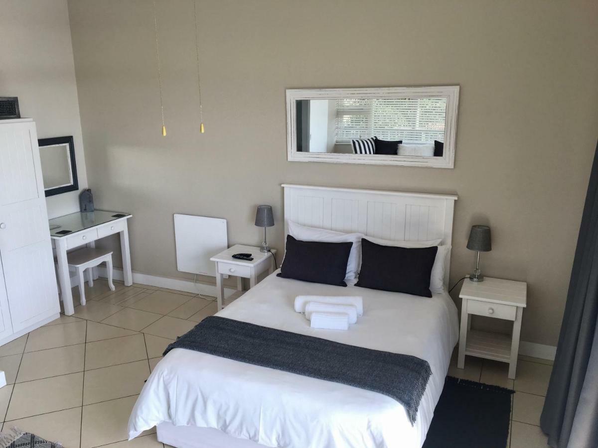 La Mer Guesthouse Port Elizabeth Ngoại thất bức ảnh
